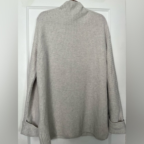 Althleta Cream Azalea Oversized Merino Wool and Cashmere Sweater Size M - Picture 4 of 12
